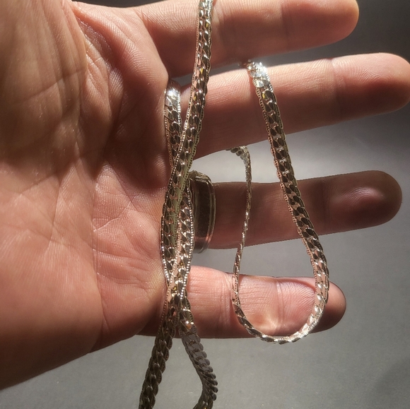 COPY - Silver flat snake design necklace....24084 - Picture 5 of 5